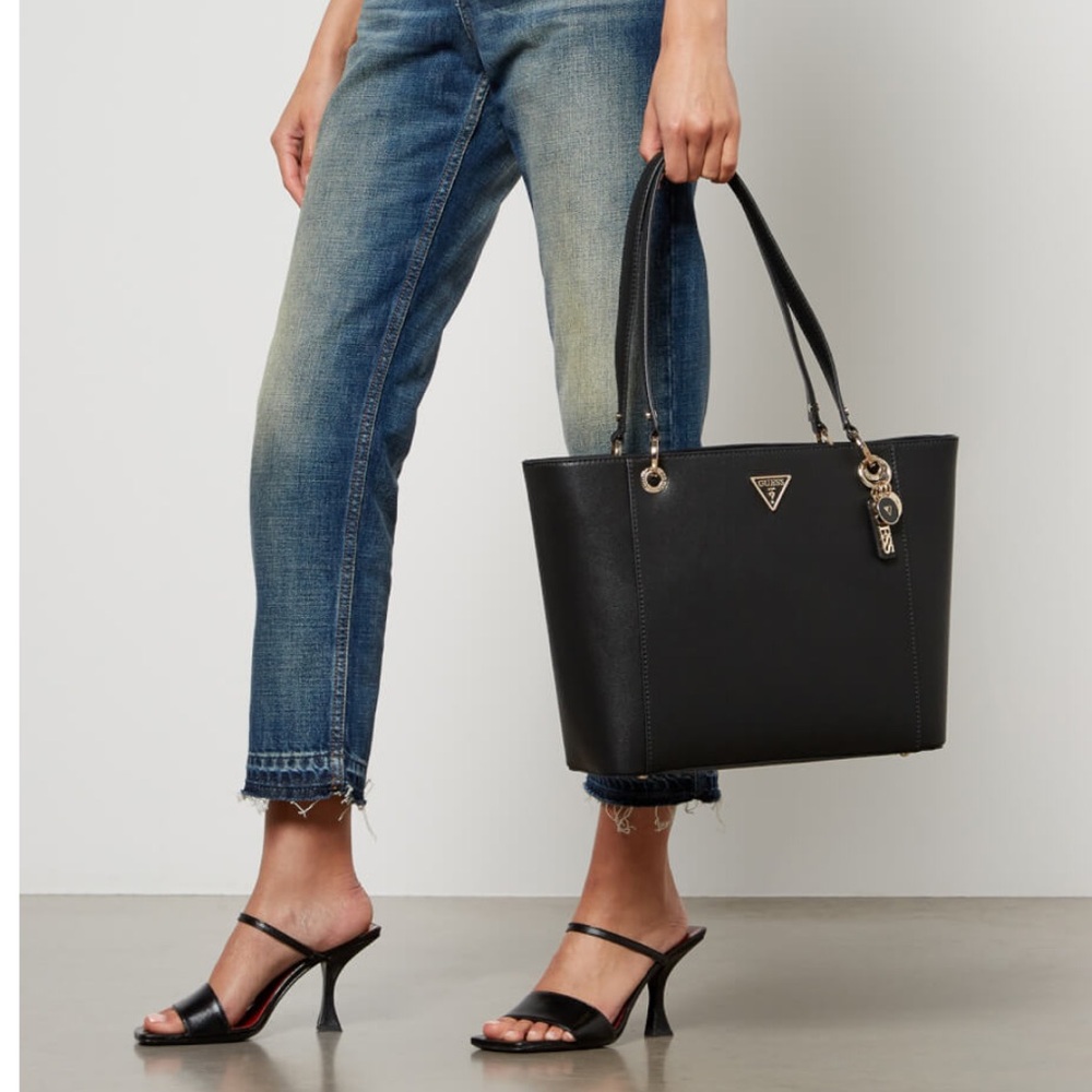 LIKE NEW Guess tote bag